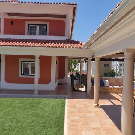 Dom wakacyjny Amazing Villa With Capacity For 8 People