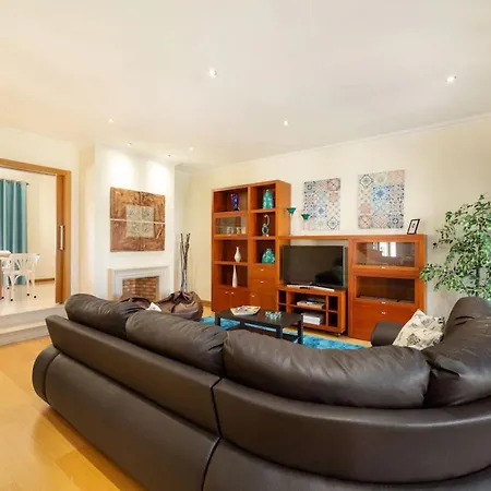 Amazing Villa With Capacity For 8 People Dom wakacyjny *