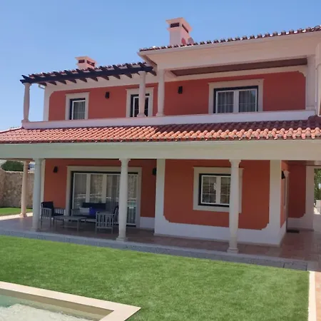 Amazing Villa With Capacity For 8 People Dom wakacyjny *