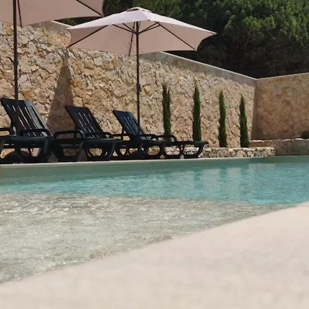 Amazing Villa With Capacity For 8 People Nazare