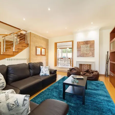 Amazing Villa With Capacity For 8 People Nazare